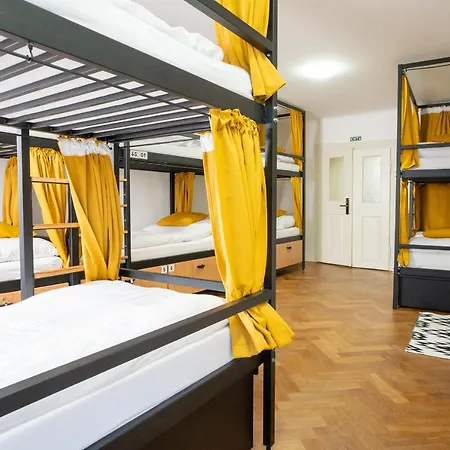 White Wolf House & Vandrarhem Prag