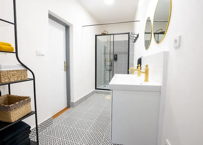 White Wolf House & Hostel Praag