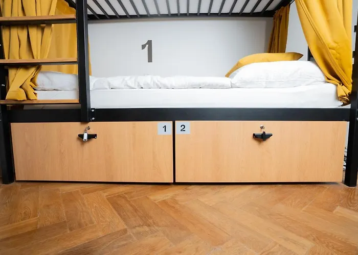 White Wolf House & Praag