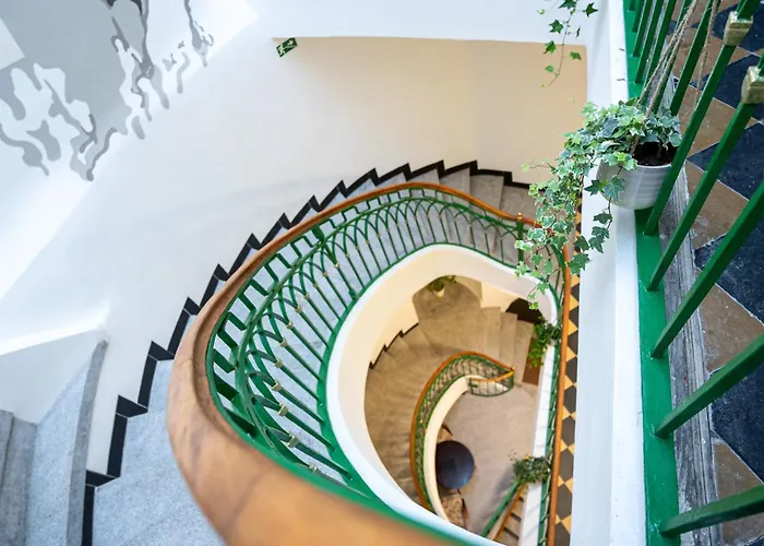 White Wolf House & براغ