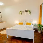 White Wolf House & Hostel Prag