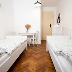 Hostel White Wolf House & *
