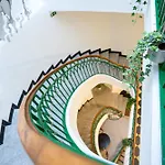 White Wolf House & 프라하
