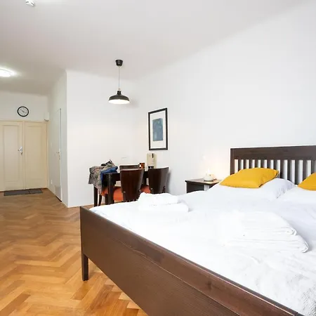 Хостел White Wolf House &