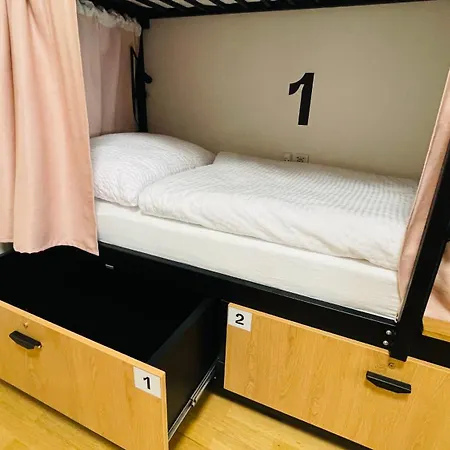 Hostel White Wolf House & *
