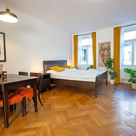 Hostel White Wolf House Prague