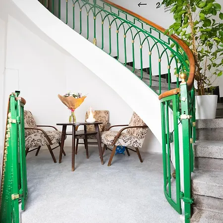 Хостел White Wolf House & *