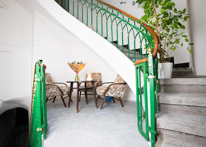 Хостел White Wolf House & *
