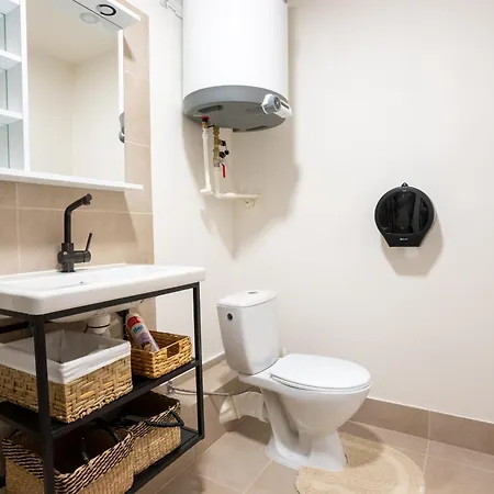 White Wolf House & プラハ